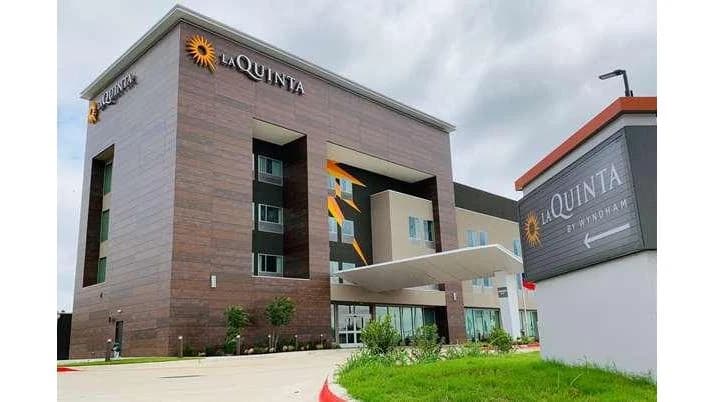 La Quinta Inn & Suites